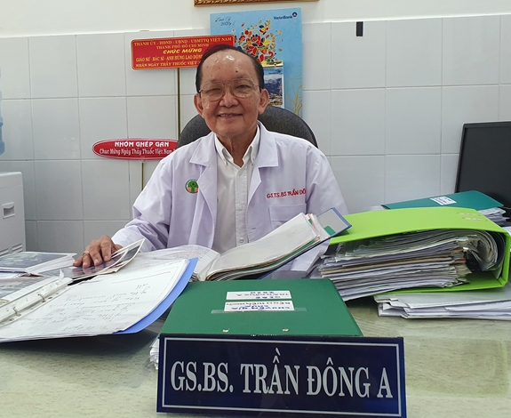 GS.TS.BS. Trần Đông A – Người thực hiện ca mổ song sinh Việt – Đức lịch sử